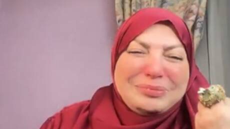 انهيار فنانة مصرية على الهواء بسبب عالم أزهري