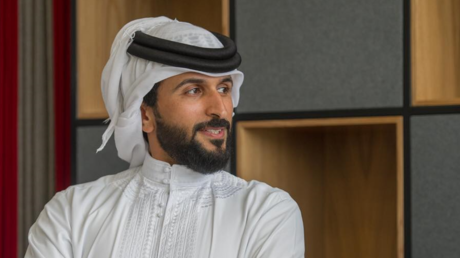 نجل ملك البحرين يثير تفاعلا بحديثه عن دراسته في كلية 
