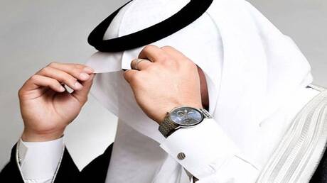 قرار جديد من العاهل السعودي يخص زي الموظفين الحكوميين - عاجل 