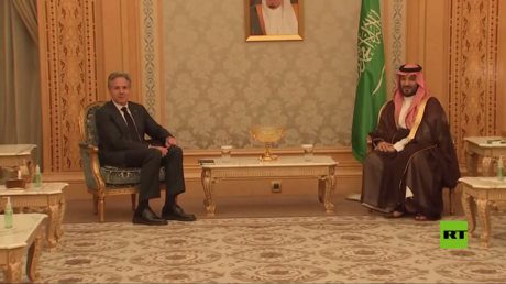 بالفيديو.. ولي العهد السعودي محمد بن سلمان يستقبل وزير الخارجية الأمريكي أنتوني بلينكن في الرياض