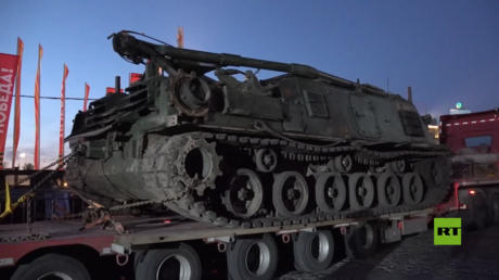 مدرعة M88A1 الأمريكية ​​في معرض غنائم الجيش الروسي في موسكو (فيديو)