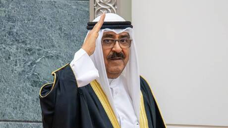السيسي يستقبل أمير الكويت في أول زيارة له إلى مصر