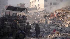 الجيش الإسرائيلي يعلن تدمير مسارات تحت الأرض ومواقع لتصنيع القذائف الصاروخية وسط قطاع غزة (فيديو)