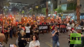 هذه مطالبهم.. عائلات الأسرى الإسرائيليين ومتضامنون معها يقومون بمسيرة كبيرة في تل أبيب (فيديو)