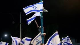 بلومبرغ: إسرائيل طلبت من الولايات المتحدة المزيد من القذائف والمركبات العسكرية
