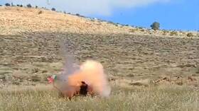 حاول إزالة علم فلسطين.. إصابة مستوطن جراء انفجار عبوة ناسفة في الضفة الغربية (فيديو)