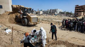 المرصد الأورومتوسطي يطالب بتحرك دولي عاجل بعد كشفه تفاصيل مروعة عن المقابر الجماعية في غزة