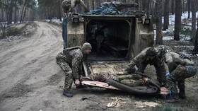 الغارديان: أوكرانيا تواجه صعوبات متزايدة في تعبئة جيشها