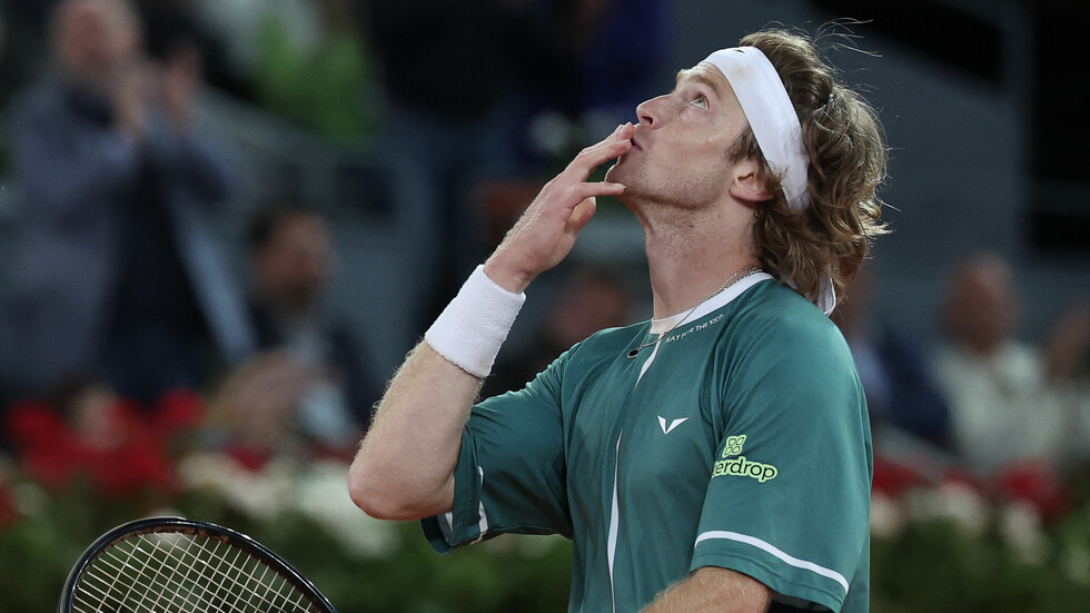 الروسي روبليف يجرد ألكاراز من لقب مدريد للأساتذة