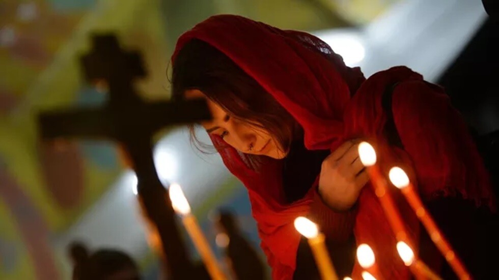 هل الإيمان بالله يجري في دمائنا؟ .. "جين الرب" بين مزاعم اكتشافه والدعوات إلى "اقتلاعه"!