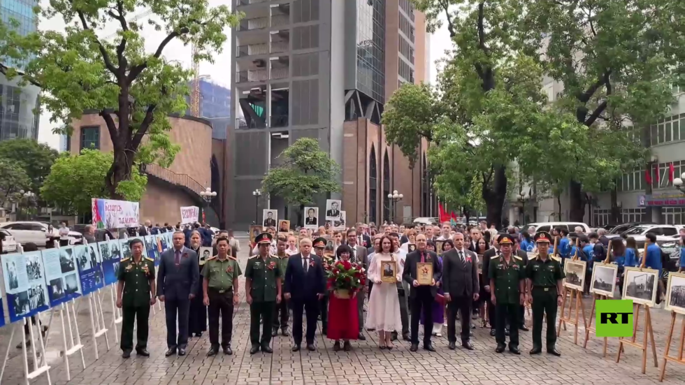 بالفيديو.. مسيرة "الفوج الخالد" في عاصمة فيتنام