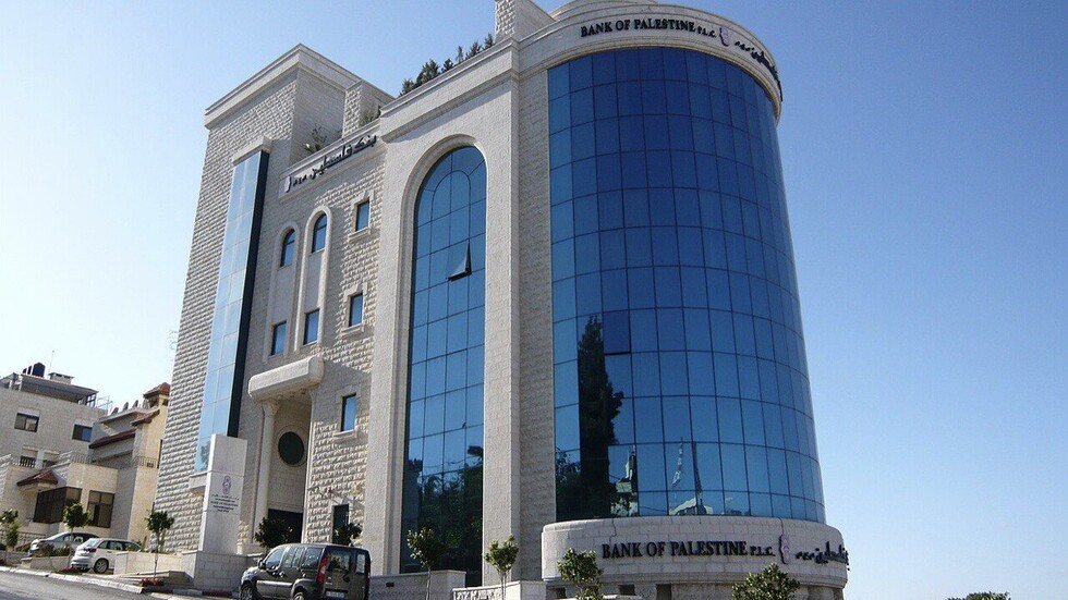 "لوموند": مجموعات مسلحة نهبت نحو 66 مليون يورو من بنك فلسطين في غزة