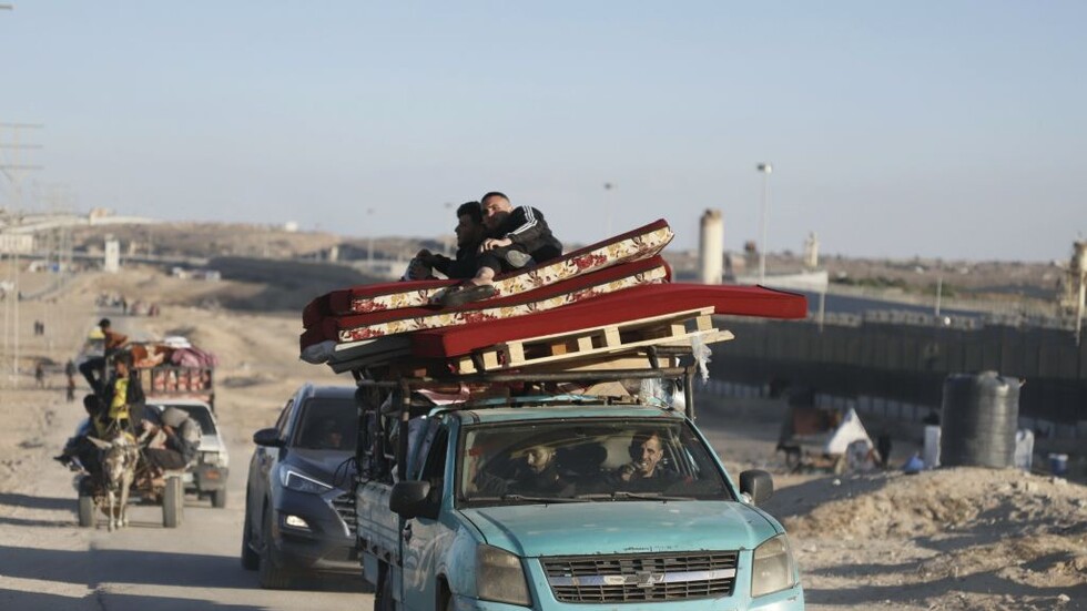 مصادر مصرية تكشف لـRT  حقيقة إغلاق معبر رفح بالكتل الخرسانية