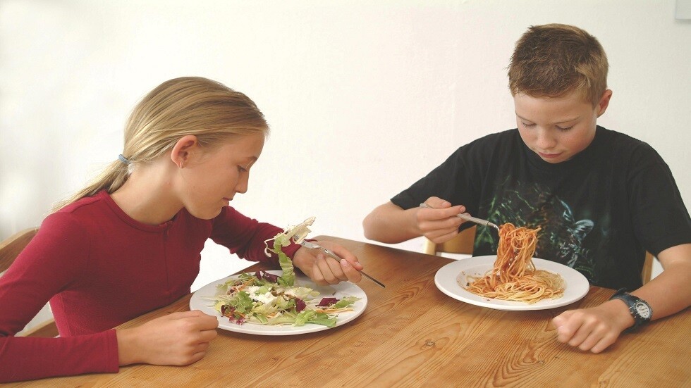 طبيبة تبدد 5 خرافات رئيسية عن تغذية الأطفال