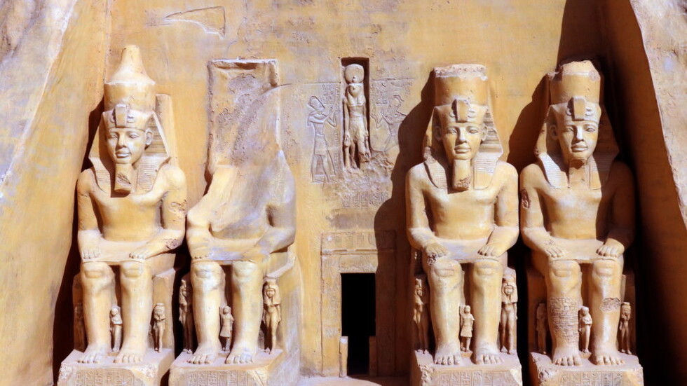 مصر.. جمع  300 ألف توقيع لاسترداد حجر رشيد من بريطانيا