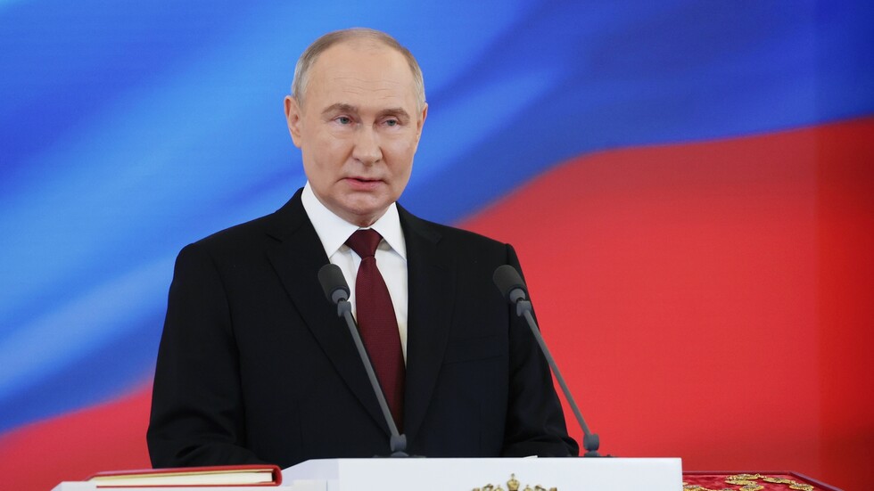 ملك تايلاند يهنئ بوتين بولايته الجديدة