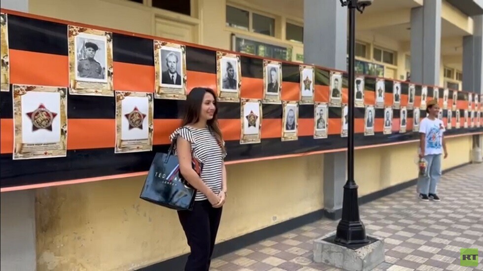 مواطنون روس ينظمون مسيرة 