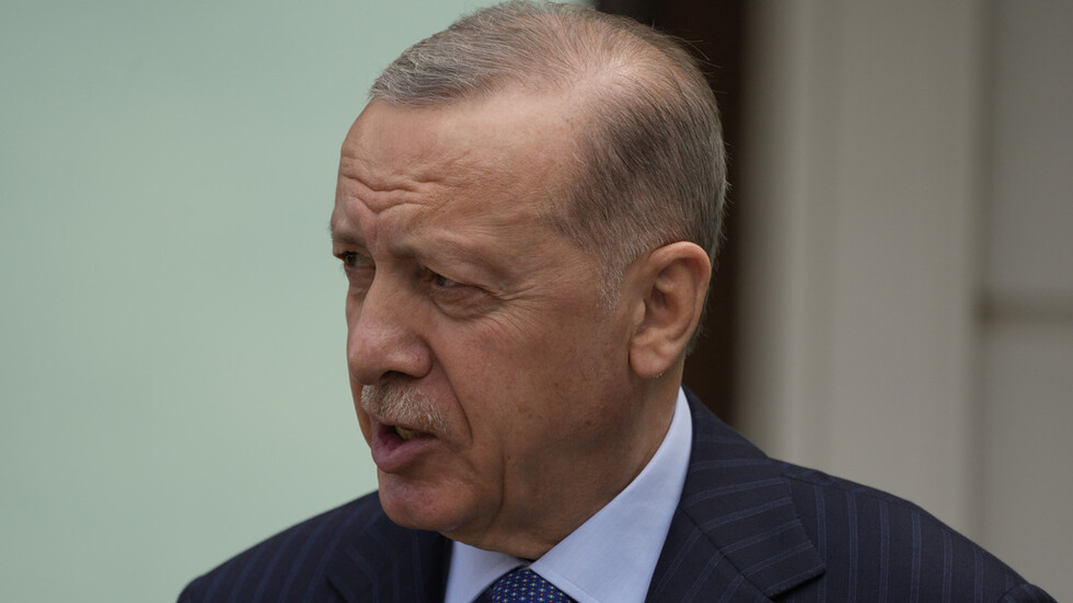 أردوغان: تركيا تتابع الوضع في أوكرانيا عن كثب