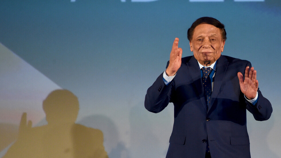 مصر.. الفنانة إسعاد يونس تعيد "الزعيم" عادل إمام للشاشات من جديد