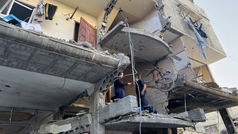 الجيش الإسرائيلي ينسف مباني في مدينة رفح جنوبي قطاع غزة