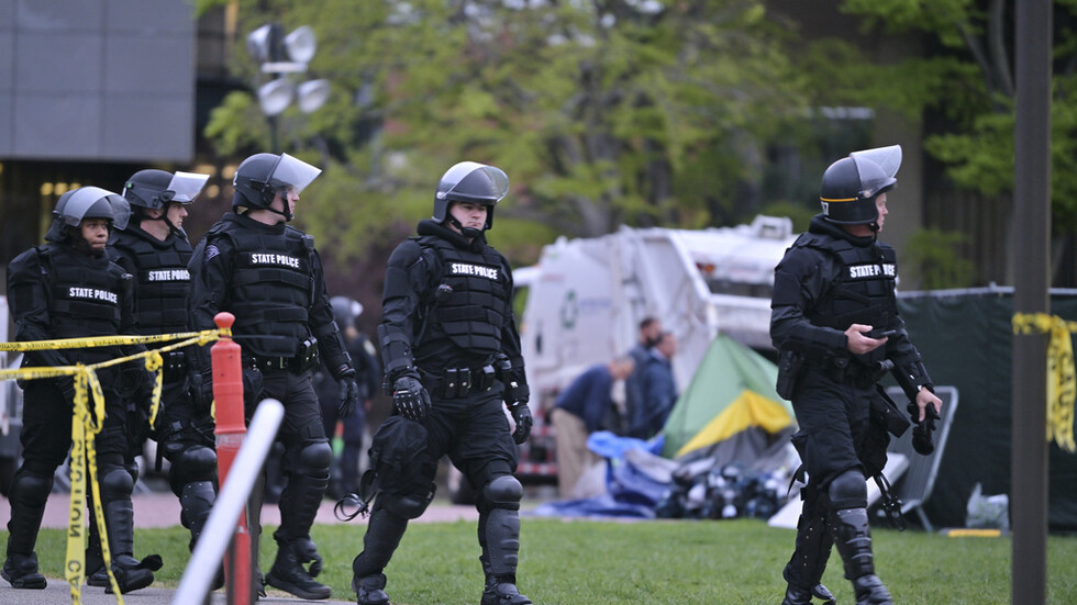 الشرطة الأمريكية تزيل مخيّما مؤيدا لفلسطين في معهد "إم أي تي" وتتحرك لفض احتجاجات أخرى