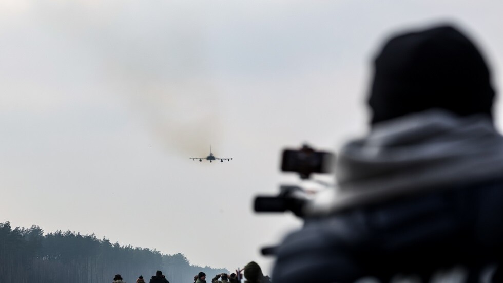 "نحو حرب عالمية ثالثة".. سالفيني يحذر من أحاديث الأوروبيين عن القنابل والمليارات