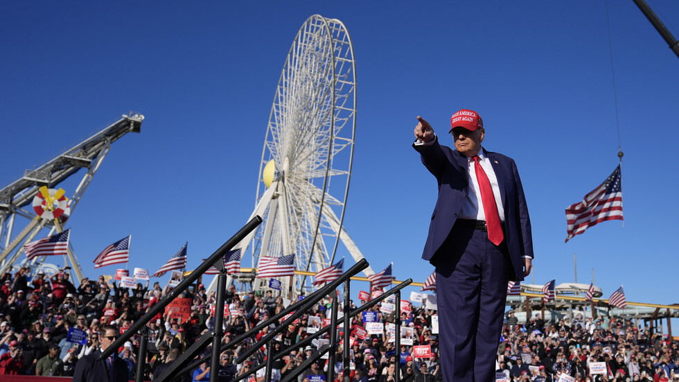 ترامب يلجأ إلى أغنية "الثعبان" لوصف المهاجرين وخطرهم