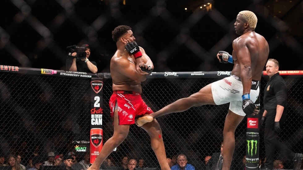 مقاتل أمريكي يكتسح 