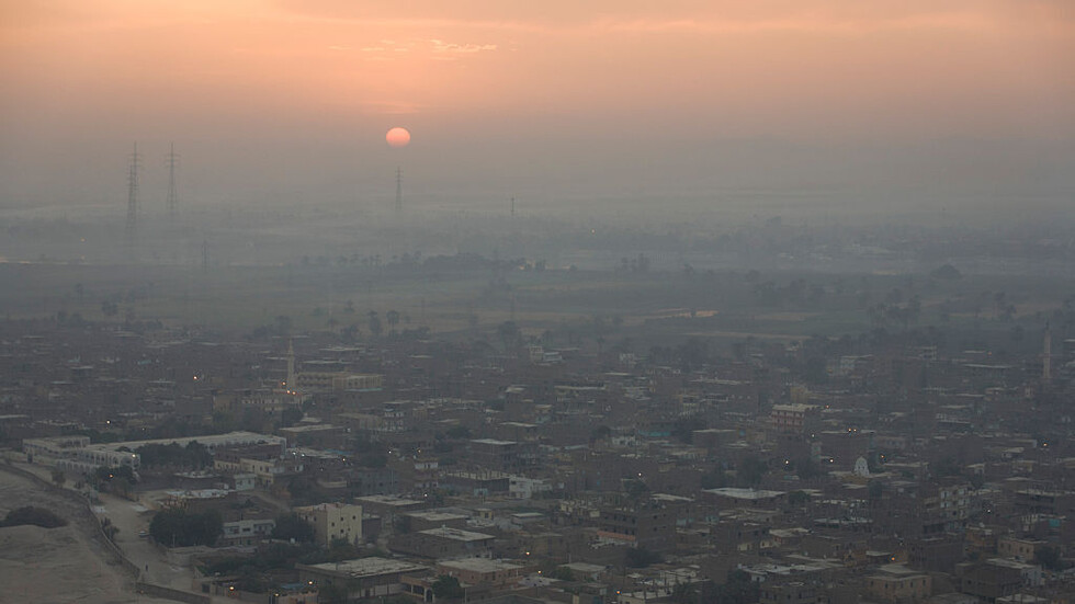دار الإفتاء المصرية تحدد الحكم الشرعي لسرقة التيار الكهربائي