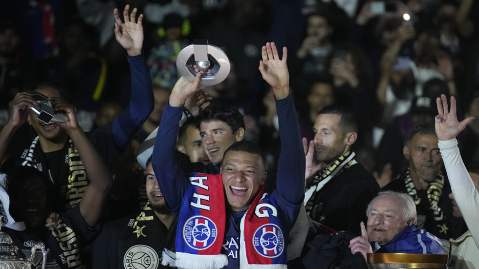 جماهير سان جيرمان تودع مبابي بطريقة خاصة في مباراته الأخيرة في "حديقة الأمراء" (فيديو)