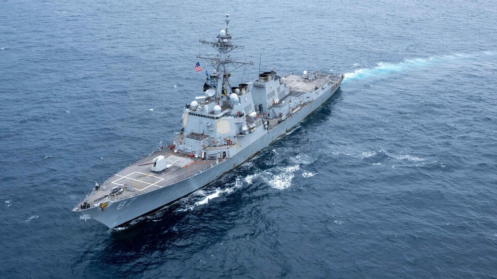 القوات الأمريكية تعلن اعتراض مسيرتين وصاروخ أطلق من اليمن