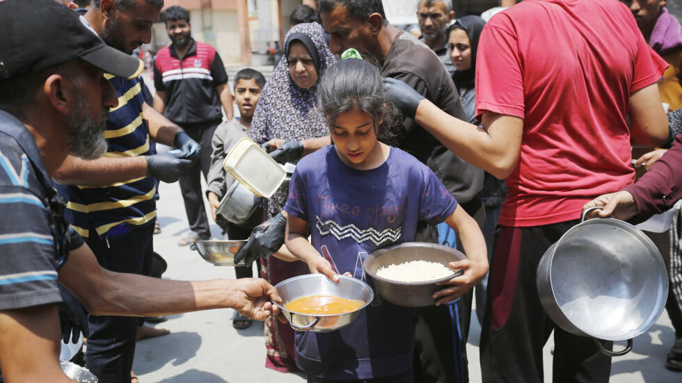 "هيومن رايتس ووتش": إسرائيل تهاجم مواقع معروفة لعمال الإغاثة في غزة