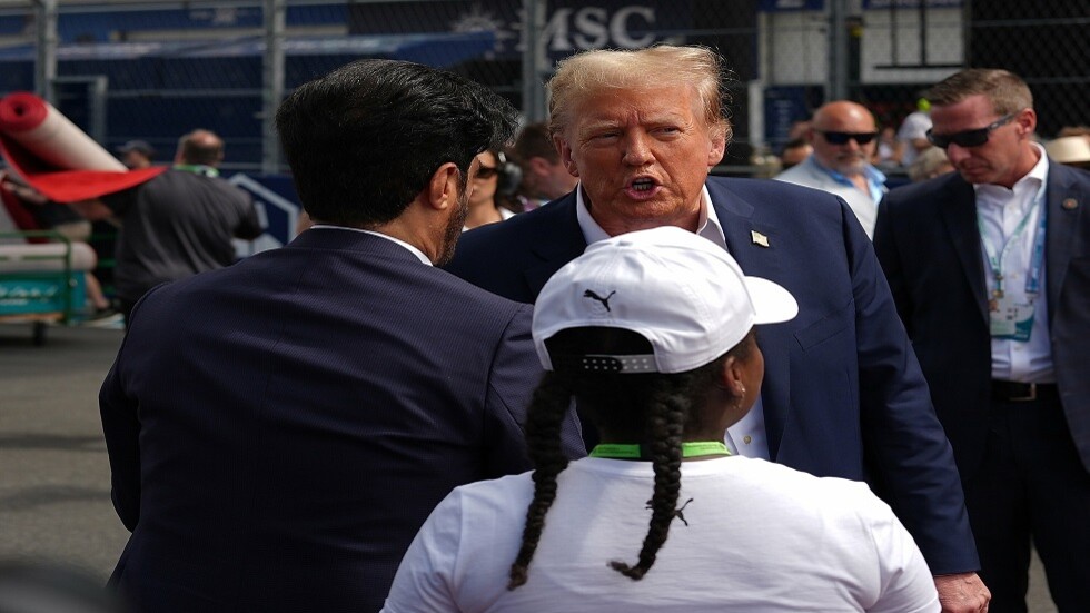 وزير دفاع بريطانيا يتهرب من الإجابة على سؤال حول عقد "صفقة" مع ترامب