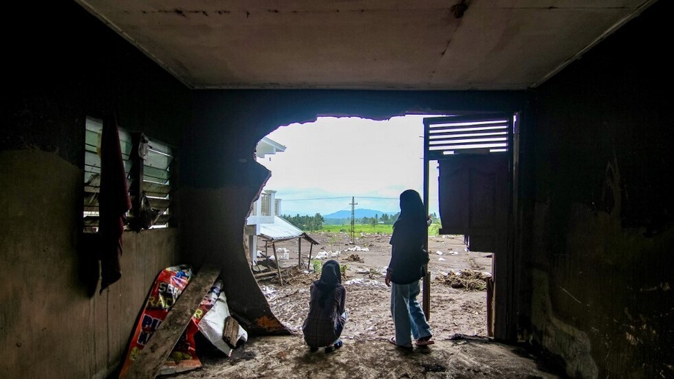 ارتفاع حصيلة قتلى الفيضانات والحمم البركانية في إندونيسيا إلى 58 شخصا