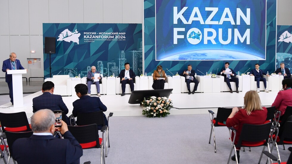 مشاهد من أروقة وفعاليات منتدى 