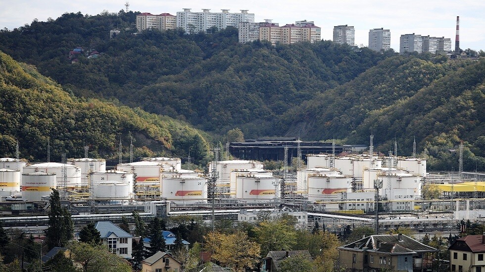 مسيرات أوكرانية تهاجم مصفاة نفط ومواقع مدنية أخرى في كراسنودار الروسية