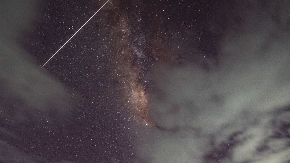 نيزك ضخم يضيء سماء البرتغال وإسبانيا (فيديو)