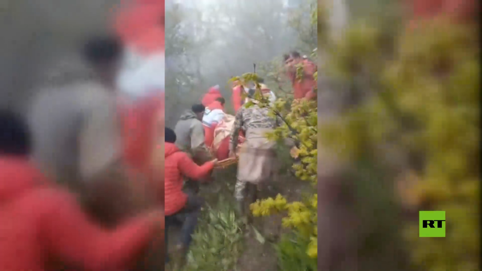 مشاهد من عملية نقل جثامين ركاب مروحية الرئيس الإيراني المنكوبة