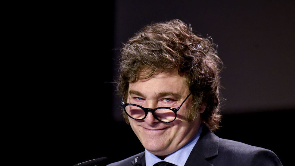 رئيس الأرجنتين يرفض الاعتذار لرئيس وزراء إسبانيا بعد كلامه عن زوجته