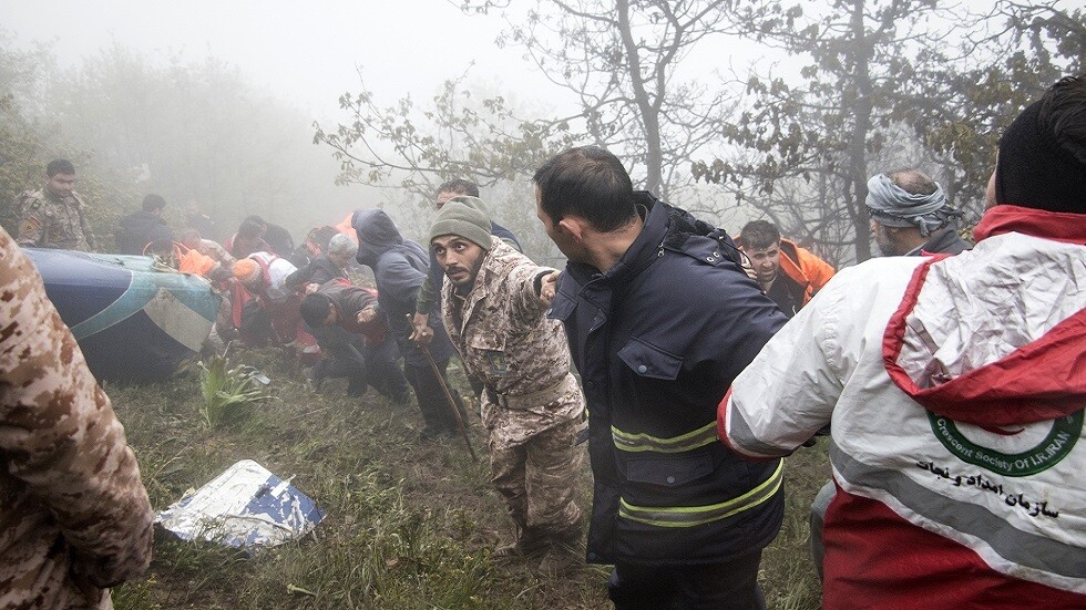 ما مصير المروحيتين المرافقتين لرئيسي؟.. صحيفة تركية تكشف عن