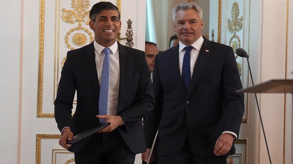 "مسار سيكون مهما للاتحاد الأوروبي أيضا".. النمسا تشيد بخطة لندن لترحيل لاجئين إلى رواندا