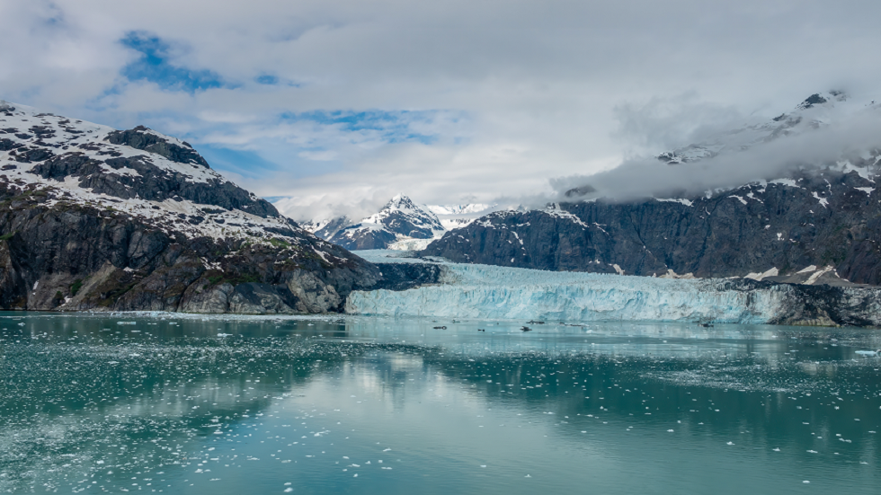 تحذير هام.. أنهار ألاسكا تتحول إلى اللون البرتقالي السام