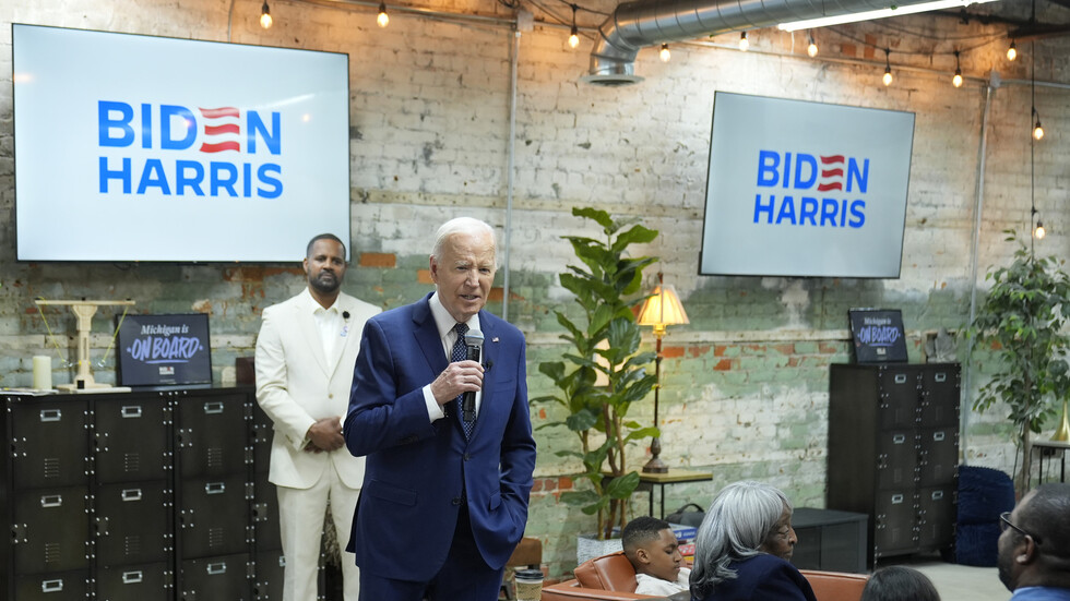 حملة بايدن تعرض وظيفة خبير الميمات