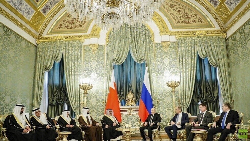 مجلسا الشورى والنواب البحرينيان يشيدان بمحادثات ملك البلاد والرئيس بوتين