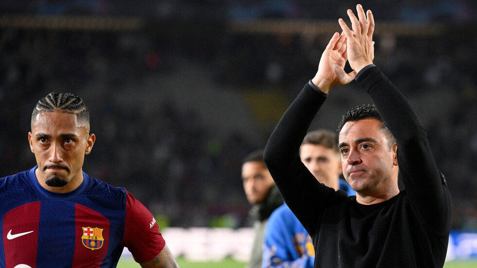 برشلونة يقيل مدربه تشافي هرنانديز