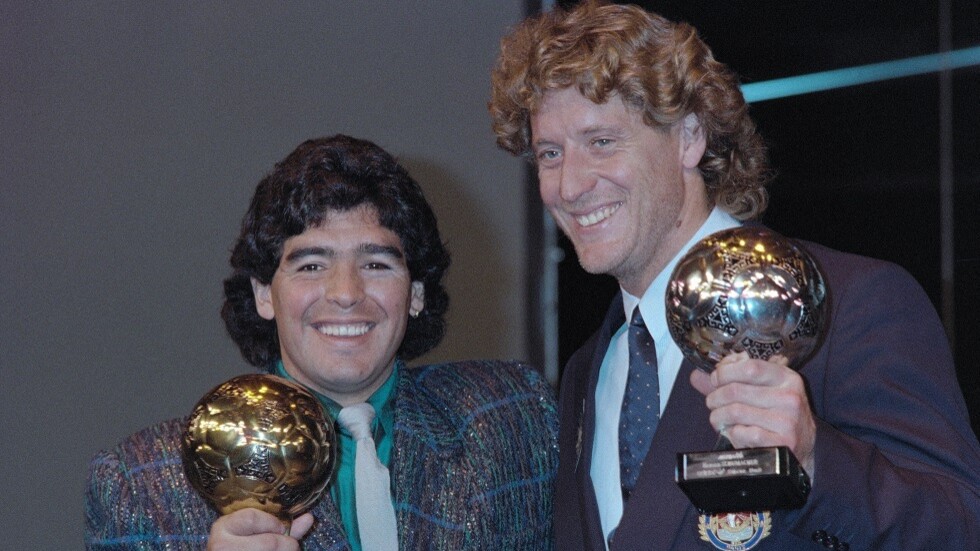 سرقت بعد مونديال 1986.. تحرك عاجل لوقف بيع "الكرة الذهبية" للأسطورة ماردونا