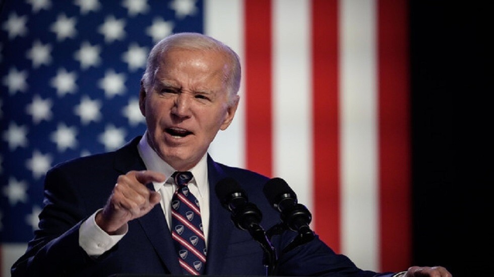 سيمور هيرش: بايدن يسعى إلى إشعال حرب مع روسيا لرفع شعبيته قبل الانتخابات