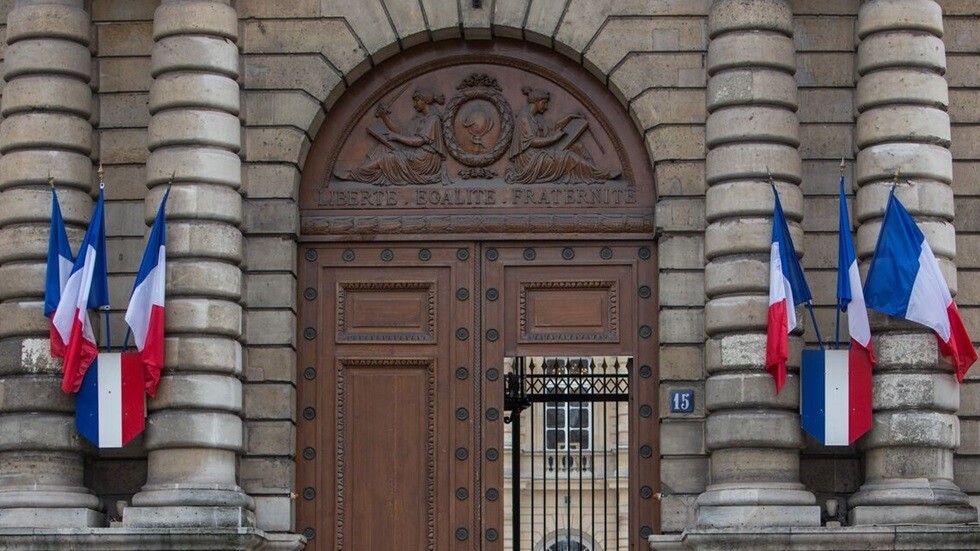 يساري فرنسي لنائب مدافع عن إسرائيل: هذا الشخص خنزير غارق في وحل الإبادة الجماعية