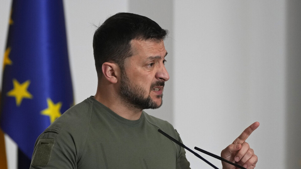 رئيس "الدوما": زيلينسكي يجرم ببقائه في السلطة