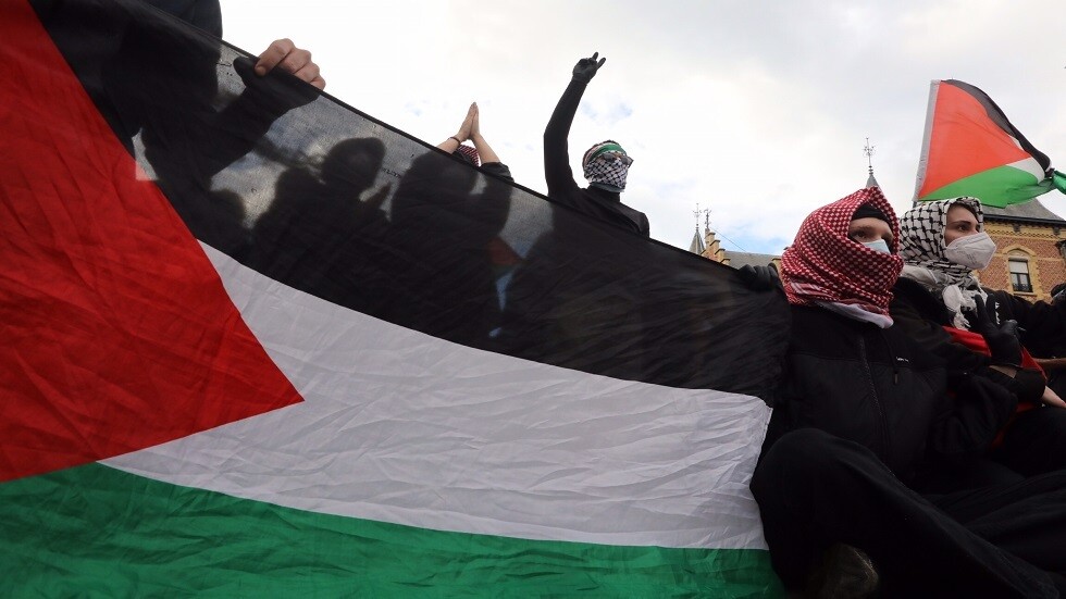 الولايات المتحدة.. طرد ممرضة فلسطينية أمريكية وصفت حرب إسرائيل في غزة بأنها "إبادة جماعية" (فيديو)